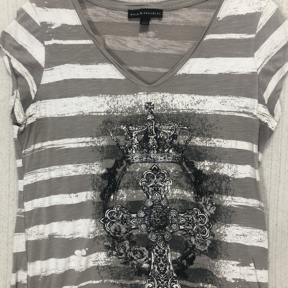 ROCK REPUBLIC Womens XL Gray‎ White Striped V Neck Crown Cross Graphic Tee